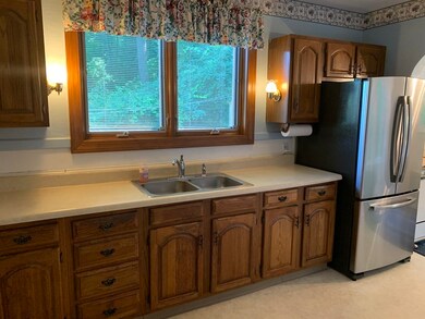 50 Lindbergh Ave, Holyoke, MA 01040 - photo 7