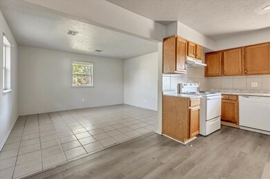 713 NE 37th St, Oklahoma City, OK 73105 - photo 4