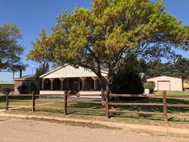 203 Pine St, McLean, TX 79057 - photo 3