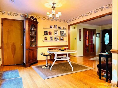 Eat-in kitchen