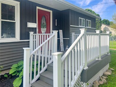 Welcome Home!! Trex Deck with Vinyl Railings and V