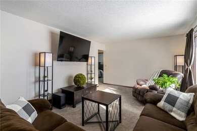 2924 E Shawnee Ave, Des Moines, IA 50317 - photo 4