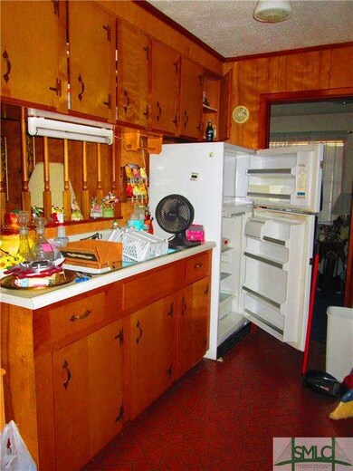 Yes the sink is blue! It matches the oven, stove t