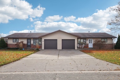 213 W Garfield St, Mount Horeb, WI 53572 - photo 2