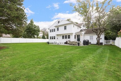 165 Lindbergh Ave, Needham Heights, MA 02494 - photo 2