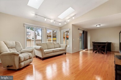 9307 Sparrow Valley Dr, Montgomery Village, MD 20886 - photo 2