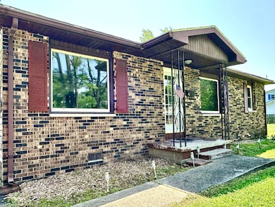 409 S Main St, Flora, IL 62839 - photo 2