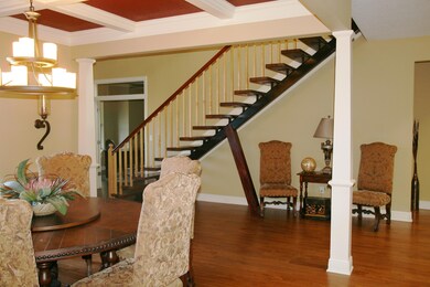 Dining room to foyer