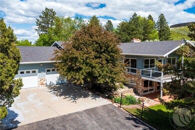 Front view w/large driveway for lots of parking