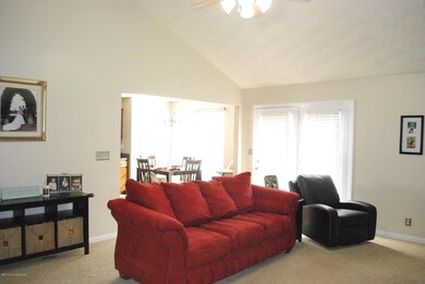 303 Park Ridge Dr, Mount Washington, KY 40047 - photo 4