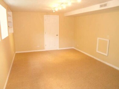 1609 Sacramento Dr, Carpentersville, IL 60110 - photo 5