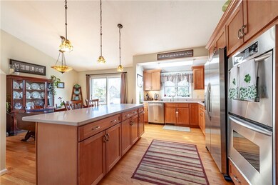 10 Woodcrest Ct, Cranston, RI 02921 - photo 2