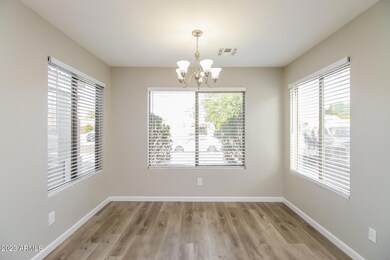 005-photo-dining-room-9998729