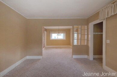 943 Aberdeen St NE, Grand Rapids, MI 49505 - photo 2