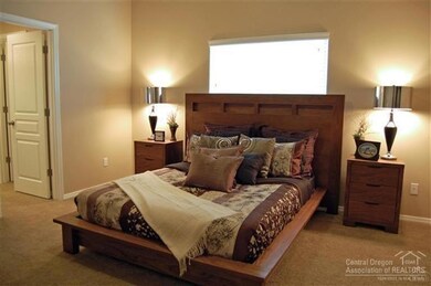 273 N Village Meadows Rd unit 20, Sisters, OR 97759 - photo 5