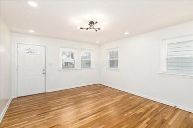 05-1089 Seymour Ave-5