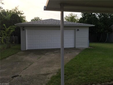 342 Gayle Dr, Sheffield Lake, OH 44054 - photo 3