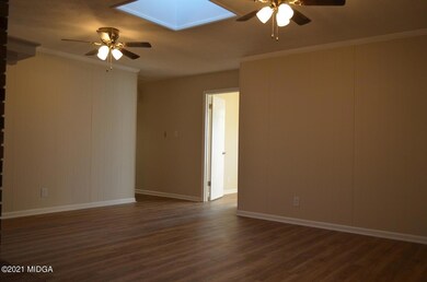 5.3667TidwellRdLivingRm2