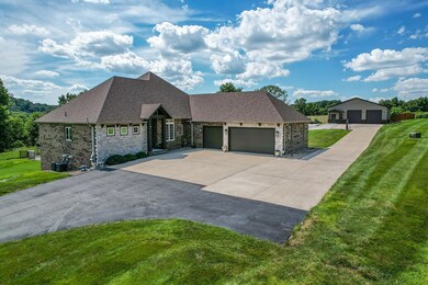 932 S Caliburn Dr, Nixa, MO 65714 - photo 2