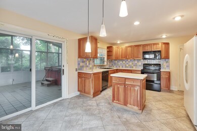 239 Canterbury Dr, Wallingford, PA 19086 - photo 3