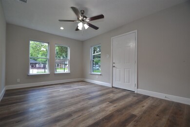 7543 W Knoll St, Houston, TX 77028 - photo 3