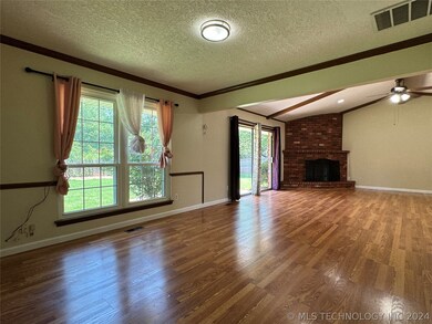 Dining room/          Living room