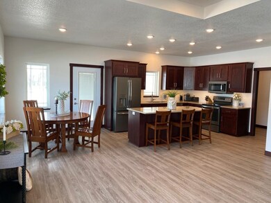 Kitchen & Dining Area