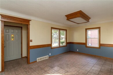 2913 Maple St, Des Moines, IA 50317 - photo 5