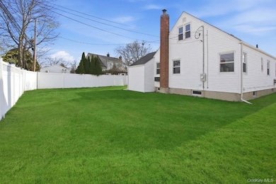 57 Remson St, Valley Stream, NY 11580 - photo 3