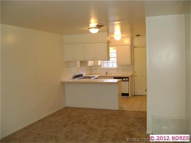 6132 S Madison Place unit B, Tulsa, OK 74136 - photo 2