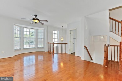 25228 Dunvegan Square, Chantilly, VA 20152 - photo 7