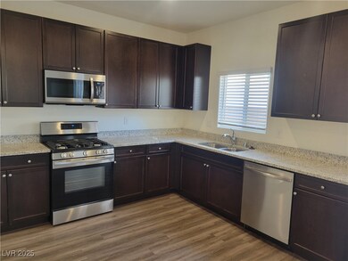 8055 Kings Guard St, Las Vegas, NV 89139 - photo 4