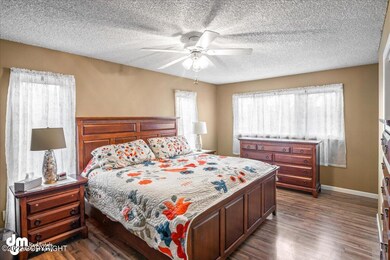 14-Primary Bedroom_ELI01958-2