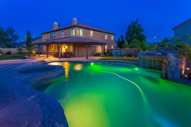 028_Pool to House