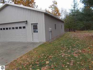2524 Plainfield Rd, Hale, MI 48739 - photo 3