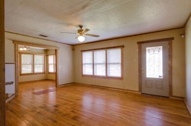 805 E Cedar St, Seguin, TX 78155 - photo 7