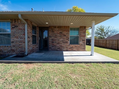 1933 Rain Tree Dr, Shawnee, OK 74804 - photo 4