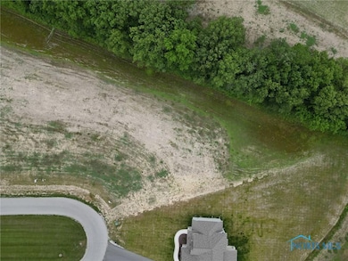 140 Coach House Loop, Bowling Green, OH 43402 - photo 2