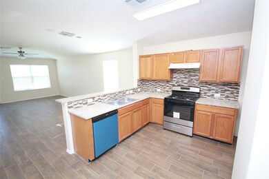 6506 Hampden Point Ct, Houston, TX 77040 - photo 4