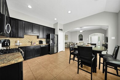 9211 Fuqua Breeze Dr, Houston, TX 77075 - photo 7