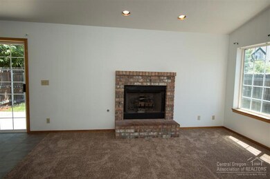545 NE Majesty Ln, Bend, OR 97701 - photo 4