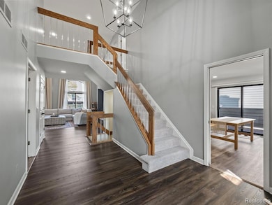 Foyer with Soaring ceilings