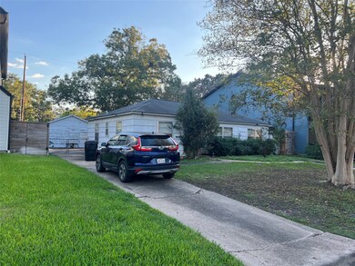 1823 Hewitt Dr, Houston, TX 77018 - photo 2