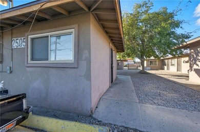 2505 Cedar Ave unit 3, Las Vegas, NV 89101 - photo 2
