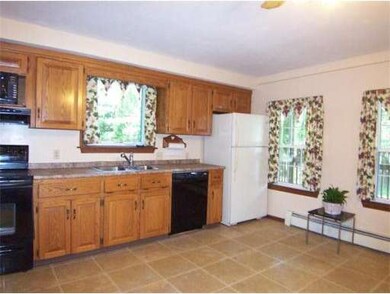 19 Cedar St, Milford, MA 01757 - photo 3