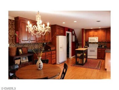 Kitchen - Fabulous Renovated Kitchen with Custom C