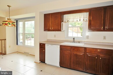 8816 Shadowlake Way, Springfield, VA 22153 - photo 6