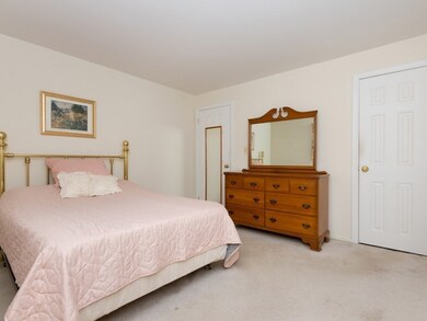 7 Robin Cir, Medway, MA 02053 - photo 5