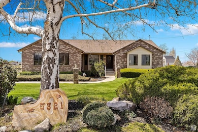 Rambler w/walk out basement