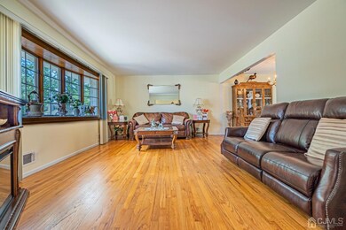 29 Frost Ave E, Edison, NJ 08820 - photo 4